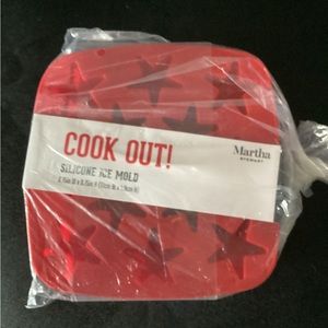 MARTHA STEWART COLLECTION
Set of 2 Star Ice Cube Tray